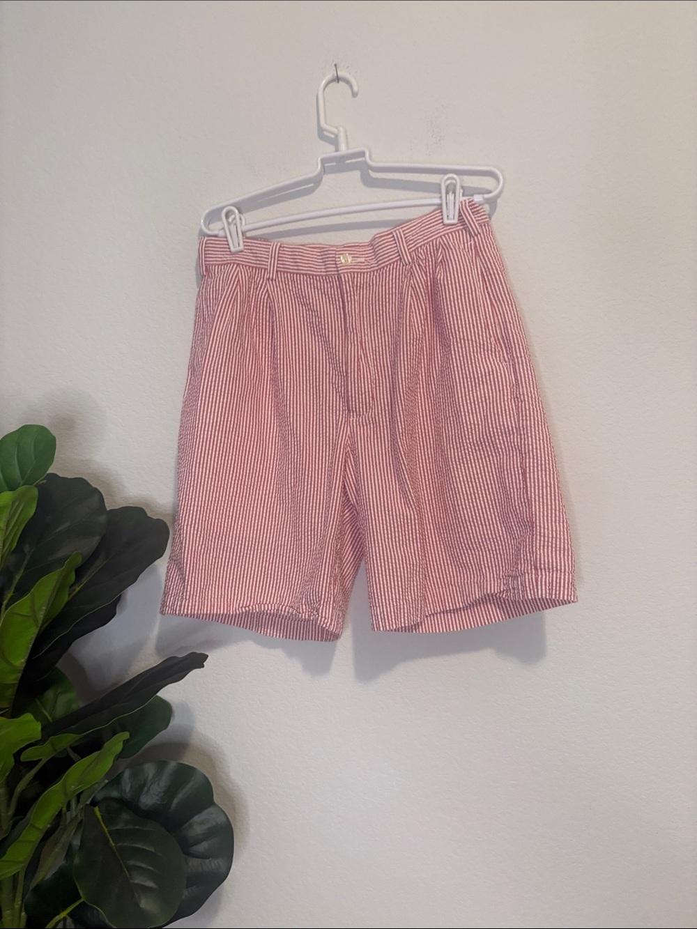 Men’s Jos A Bank stay cool Red & White Seersucker Shorts 32